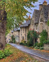 Autumn in Burford, Oxfordshire Cotswolds🍁🍃🍂 Photo: @sab_wanderlust_photos