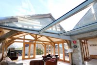 Green barn is a structural glass link between a traditional cottage and new glazed conservatory, which includes solar control coatings. This is an IQ Glass project, and was installed by IQ Specialist Works.