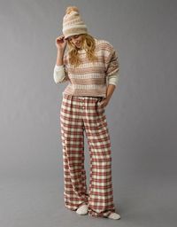 Crafted from cozy flannel, these comfy PJ pants are ideal for everyday lounging.