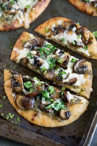 The easiest way to make pizza in a hurry? Flatbreads! These cheesy Caramelized Mushroom Flatbread Pizzas are quick, easy, and totally tasty! These naan pizzas are vegetarian and full of flavor!