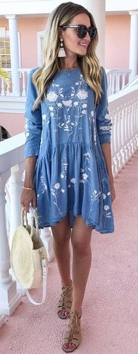 #fall #outfits women's blue and white floral long sleeve dress