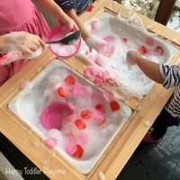 Valentine's Day Bubble Foam - HAPPY TODDLER PLAYTIME