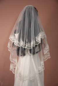 Wedding Veil with a 3-4 inches embroiled lace trims with metal comb. Length in back: 35inches  Length in front: 18inches