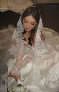 Custom 1 tier wide Chantilly eyelash lace catholic religious Spanish Mantilla wedding veil+matching lace sleeves  Do you want to get the excact veil and lace sleeves? contact us at rebecca.law82@outlook.com to custom made them Fall in love with a wedding veil, but you can't afford that price tag. You might have tried on some veils at the bridal salon with your dress and didn't want to order it straight away because the high price, so it is now time for you to go hunting for the perfect afforable price veil that will complete your look. Just email us the veil pictures you like to rebecca.law82@outlook.com to get an offer.We can custom made wedding veils as per pictures and customers' special requirements in New York.