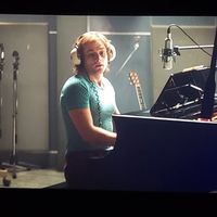 #Rocketman Extraordinaria. Un musical humano y profundo sin ingredientes innecesarios, con actuaciones soberbias, especialmente de su…