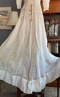 ANTIQUE ORIGINAL EDWARDIAN WHITE COTTON LAWN DRESS HAS 10+ YARDS WIDE LACE | eBay