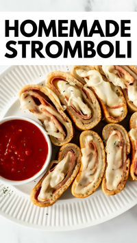 Fill this homemade stromboli with your favorite meats and cheeses– ready to eat in just 30 minutes! Stromboli makes for a delicious meal, but also makes for a perfect appetizer or game day snack. #stromboli #easyappetizers