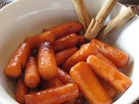 Learn how to make the most delicious oil-free Maple Roasted Carrots without any oil! These are sweet, spiced and delicious! #maple #carrots