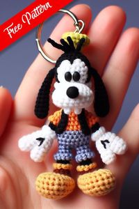 This charming amigurumi depicts Goofy, a classic character, transformed into a delightful crocheted keychain.