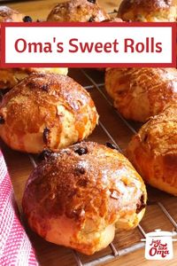 Yummy sweet raisin rolls, so perfect for a holiday breakfast or brunch. ❤️#sweetrolls #germanrecipes #justlikeoma #raisinbunshttps://www.quick-german-recipes.com/sweet-roll-recipe.html