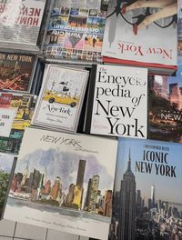 bookstore, barnes and nobles, nyc, new york, nyc aesthetic, books, reading, reading aesthetic