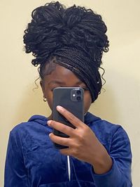 Swoop messy bun with small goddess braids 🎀 #braids #goddessboxbraids #messybun #blackgirl #blackwomenhairstyles #knotlesshairstyles #blackgirlshairstyles #bow#braidedhairstyle #inspiration #updo #cutehairstyle