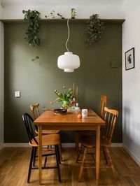 Kitchen and dining area with a vintage touch