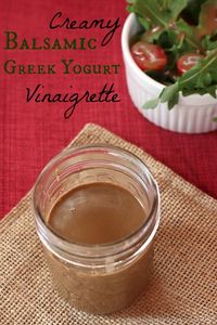 Creamy Balsamic Greek Yogurt Vinaigrette Salad Dressing | cupcakesandkalechips.com | #glutenfree #greekyogurt #balsamicvinegar