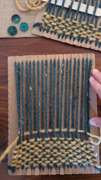 Cardboard Loom Weaving Tutorial 🧶 Here's a more detailed tutorial for making a cardboard loom! The size of the corrugated cardboard I used is 20cm x 26cm. Once you are finished weaving, you pull the cloth off the loom and it's ready! No need to tie the ends since everything is looped together. We turned our woven cloth into a coin purse. This would also be a great way to make some mug coasters for a DIY holiday gift 😊 #kidcrafts #easycrafts #holidaycrafts #carsboardcrafts #invitationtocrea...