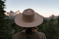 This is a 56-58cm wide brim felt hat with a hand embroidered sunburst on the back. Hat comes in brown color. This hat is stitched by hand! Orders will take about 1-2 weeks to finish. I appreciate your patience. Please note: These hats design are made to order! As such, no refunds or returns are granted. Item is final sale. If you need to cancel, please do so within two calendar days of placing order.