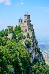 San Marino's First Tower - Guaita - Adi takes us on a family-friendly day trip to the tiny nation of San Marino, surrounded by northern Italy.