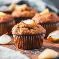 Discover our spiced pear muffins recipe! Perfect for cozy autumn mornings or afternoon treats. Learn how to bake these delicious, aromatic muffins