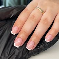 #ShortSquareNails #SquareNailDesign #MinimalistNails #ElegantNails #ClassyNails #ChicNails #EverydayNails #ModernNails #NailInspo #StylishNails