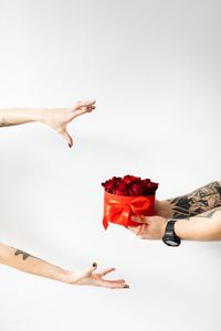 Boyfriend surprising his girlfriend with roses  | free image by rawpixel.com / Karolina / Kaboompics