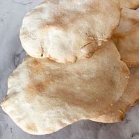 Would you like to have freshly baked-bread on the table in under 3 hours? This recipe really requires minimum involvement, just what I like! In Italy (or at least the area where I come from) pita bread is called “pane arabo” = “Arab bread” and it actually took me a while to realise it was the same thing as pita when I first came to the UK.I only recently started making these at home, but given how easy they are to make and how delicious they turn out, I can’t see ever going back to the…