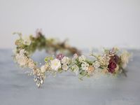 This beautiful flower elven tiara is a lovely accessory, perfect for a party, or wedding.  Head circumference:  one size fits all (adjustable) / fits adults and older children