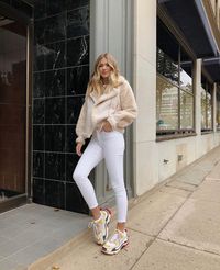 Fashion | Fashion outfits | Fashion ideas | Outfits inspiration | Neutral outfits | Neutral outfit ideas | Winter fashion | Winter outfits | - | #cream #shearlingjacket #skinnyjeans #highwaisted #chunkytrainers #ootd #style #inspo