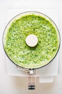 5 Minute Magic Green Sauce - SO AWESOME. Made with easy ingredients like avocado, olive oil, cilantro, lime, garlic, and parsley! Vegan. #avocado #sauce #vegan