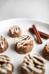 Cinnamon Bun Bites (vegan, gluten free, refined sugar free) | Veggiekins Blog