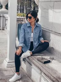 Oversized denim shirt jacket is perfect for a casual fall outfit.