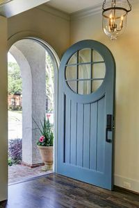 This round top door is the perfect addition to a #craftsman home. Would you replace your current #frontdoor with one like this? #prescottaz www.prescottazhomesearch.com