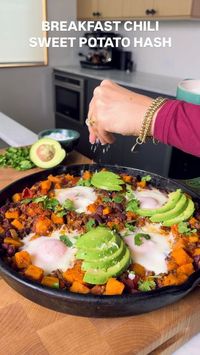 Olivia Adriance ♡ on Instagram: "BREAKFAST CHILI SWEET POTATO HASH✨ you have to try this savory one-skillet breakfast that is the perfect hearty, protein-forward way to start your morning! I whipped this up for us over the weekend and we loved it so much I made it again the next day. 

Ingredients: 
2 tablespoons avocado oil
1 lb lean ground beef (I used 90/10)
1 large sweet potato, diced (about 1/2 inch cubes)
1/2 large onion, diced
1 large red bell pepper, diced
3 cloves garlic, minced
1 tablespoon chili powder
1/2 teaspoon cumin
1/2 teaspoon paprika
1 (14.5 oz) can fire-roasted diced tomatoes
3/4 cup beef broth
2 tablespoons tomato paste
1-2 teaspoons coconut sugar
1 (15 oz) can kidney beans, drained and rinsed
4 eggs
For serving: chopped fresh cilantro, sliced green onions, sliced avoc