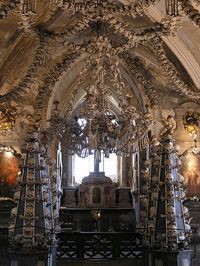 Sedlec Ossuary in Kutná Hora, Czech Republic (by Squicker).