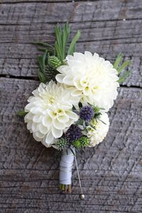 Boutonniere - I like the flowers here (are these dahlias?).  For men, maybe we don't need so many flowers, maybe a simple version with just one flower.  I like this for a pin-on corsage. #WeddingFlowers