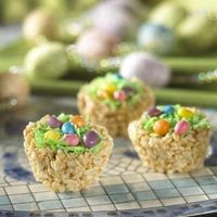 Easter treats... looks like just rice krispie treats made in a muffin tin.. love it :)