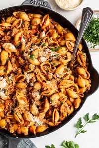 Looking for ground turkey recipes? This ground turkey shells recipe is a filling dinner in 30 minutes that's made with a ground turkey red sauce and macaroni shells.