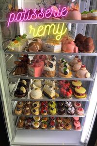 Voor de betere patisserie keuze ga je naar Patisserie Rémy uit Blaricum. #patisserie #patisserieremy #blaricum