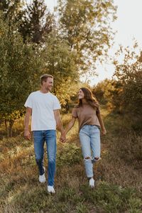 fall engagement pictures, fall engagement pictures outfits, fall engagement photos, fall engagement photos outfits, fall pictures, fall engagement outfits, fall engagement session, engagement pictures fall, engagement photos fall, midwest wedding photographer, iowa wedding photographer, iowa engagement pictures, iowa engagement photographer, south dakota wedding photographer, south dakota engagement photographer, engagement session poses, engagement pictures poses, cute couples poses