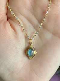 This vintage-inspired necklace is handmade using a 2mm genuine labradorite wire-wrapped chain and a 12x17mm pendant with an authentic 6x8mm labradorite stone. The labradorite is good quality with nice flash. This necklace is hypoallergenic. (Cadium free, lead free, and nickel safe) Labradorite is a protective stone that enhances intuition. The necklace comes in a hand-wrapped gift box, ready to be gifted. If you would like to leave a note for the recipient, you can do so during checkout. Please