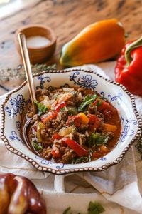 Made with lean ground beef and peppers, this Stuffed Pepper Soup is an easy dinner that tastes just like classic stuffed peppers. Visit Sugar Maple Farmhouse to find this Stuffed Pepper Soup recipe and other soup recipes. #soup #fallsouprecipes #easysouprecipes #falldinnerideas #healthysouprecipes