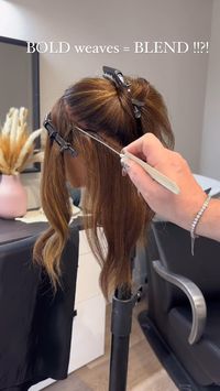 🚨🚨 ponytail blonding placement  Listen 🎧 put down your baby lights, stop 🛑 over foiling and choose a bold weave!  I’m here to slay the efficiency mindset for you and this ponytail placement will have you slaying with purpose all day!!!  When you have wider foils you can look 👀 at the headshape with more linear and round curves. This one shift in your install changes everything for you.  Clarity is the key 🔑 for 2024! Are you ready to break free from the epidemic of baby lights 😆 😂 I am!