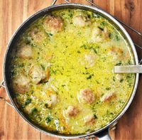 Polish chicken meatball soup is deliciously comforting and surprisingly easy to make. It requires a handful of ingredients and only about 30 minutes of your time. Satisfying, cosy and nutritious! #polishsoups #polishrecipes #meatballsoup #chickenmeatballs #everydayhealthyrecipes