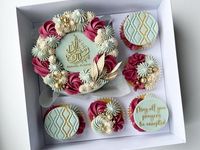 Sweet Cravings on Instagram: "Ramadan Bento Box ⭐️🌙 . . Will be up for auction @bake4charity_south_london today . . 5 inch chocolate fudge cake Victoria sponge cupcakes . . Box @elitepackagingcompany Fondant embossers @cosybloom Food colouring @colour.mill (Latte, burgundy and eucalyptus) Gold paint @rainbow_dust_colours Dry ruscus @mamie.peaches Gold sprinkles @sprynklezz Fondant @renshawbaking Ramadan sticker @littlemusehome Ribbons @jijacraft . . #sweetcravingsforever #bake4charity #