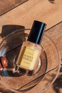 Honey skin, here we come! I'm From's Honey Gow Serum is a holy grail product for dry and ageing skin. Containing 30.63% of Honey Glow Queen™ (I'm From's proprietary blend of honey, black bee propolis, royal jelly, bee venom, pollen, turmeric, and cinnamon), the slightly viscous formula hydrates, plumps and brightens. 30ml. Made in Korea. WHO NEEDS THIS? While it's targeted for dry and mature skin, we've found this little beauty to be effective on virtually any skin type. We think it's also great