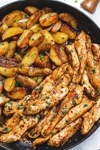 Garlic Butter Chicken and Potatoes Skillet - #eatwell101 #recipe One skillet. This chicken recipe is pretty much the easiest and tastiest dinner for any weeknight! #Garlic #Butter #Chicken #Potatoes #Dinner - #recipe by #eatwell101®