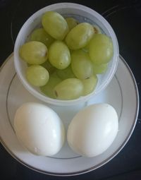 21 day fix snack idea's! 2 hard boiled eggs and grapes!! 1 red, 1 purple