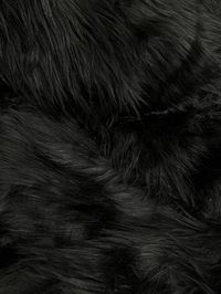 Tissu en fausse fourrure de luxe noir par mètre, 60" de large. Le tissu est disponible en plusieurs couleurs. Nous faisons de notre mieux pour que nos photos soient aussi fidèles que possible aux couleurs. Cependant, en raison d'incohérences entre les moniteurs, la photographie numérique et les variations de production, nous ne pouvons garantir que la couleur que vous voyez sur votre écran représente fidèlement la vraie couleur du produit. Le produit fini peut être légèrement différent de ce qu'