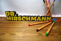 Namensschild personalisiert für Ärzte - Geschenk für Ärzte oder Promotion - Schreibtisch Schild mit Name individuell - Namensaufsteller von 3DDSHirschmann auf Etsy