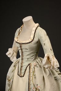 Woman’s gown | Uffizi Galleries