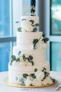 Cake Flowers Greenery.wedding cake, how to choose a wedding cake, ideal wedding cake height, wedding cake design,